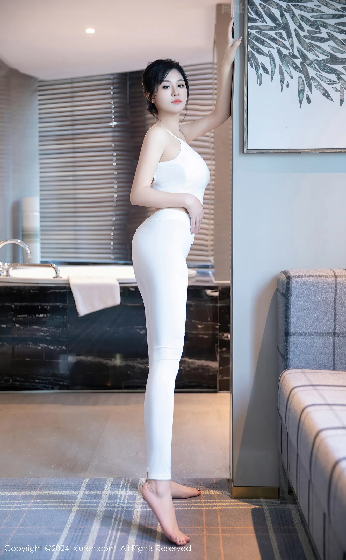 图片[2]-[XiuRen秀人网]VOL.8575 模特金小依性感白色吊带上衣配紧身运动裤秀曼妙身姿诱惑写真75P-秀人网官方网站